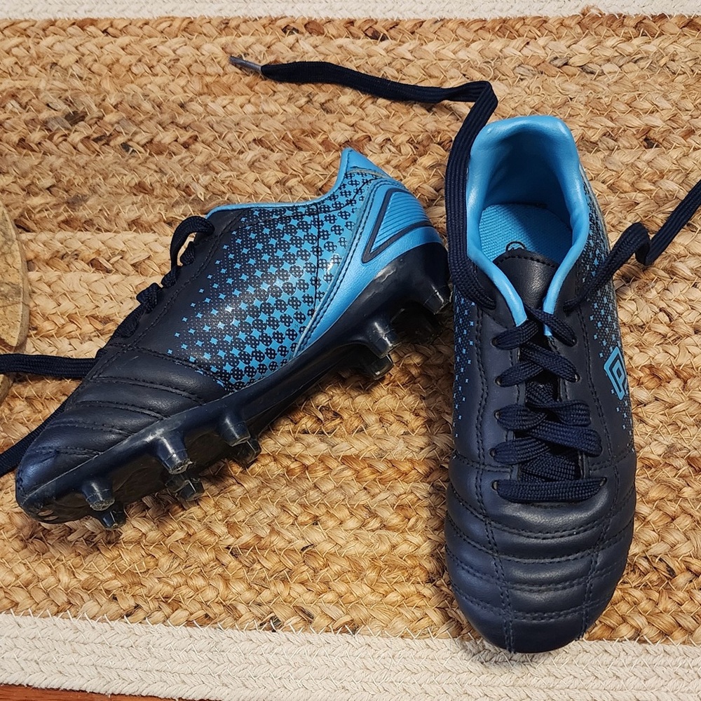 Umbro Boys Black and Blue Soccer Cleats